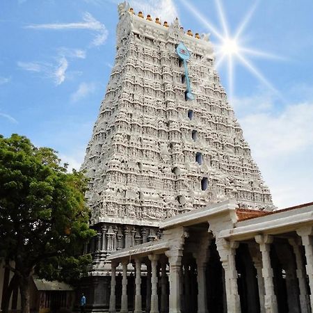 Thiruchendur Stayz Vairavel Residency Tiruchchendūr エクステリア 写真