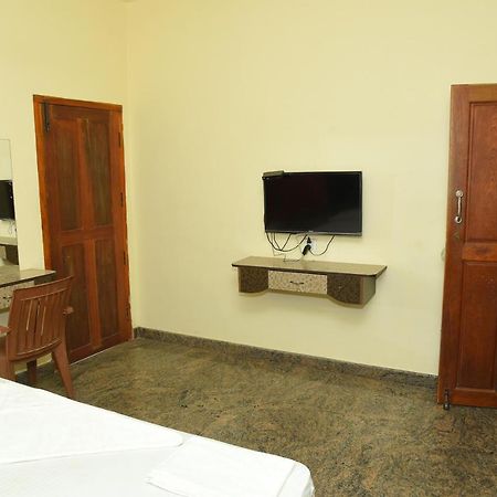 Thiruchendur Stayz Vairavel Residency Tiruchchendūr エクステリア 写真