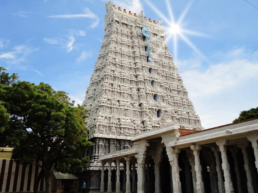 Thiruchendur Stayz Vairavel Residency Tiruchchendūr エクステリア 写真