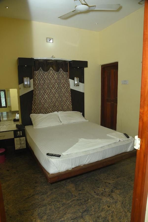 Thiruchendur Stayz Vairavel Residency Tiruchchendūr エクステリア 写真