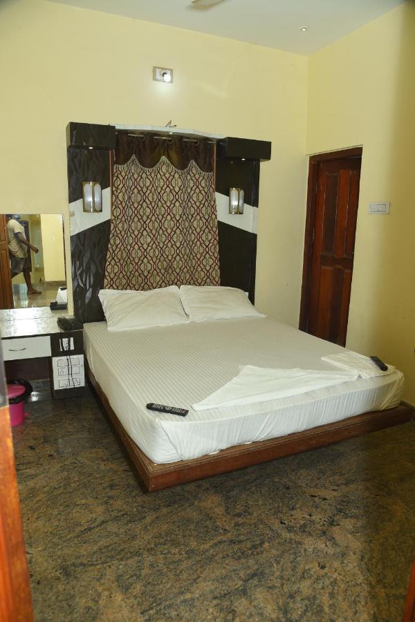 Thiruchendur Stayz Vairavel Residency Tiruchchendūr エクステリア 写真