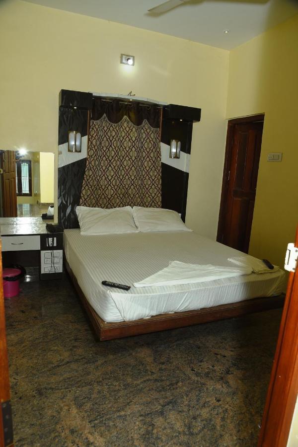 Thiruchendur Stayz Vairavel Residency Tiruchchendūr エクステリア 写真