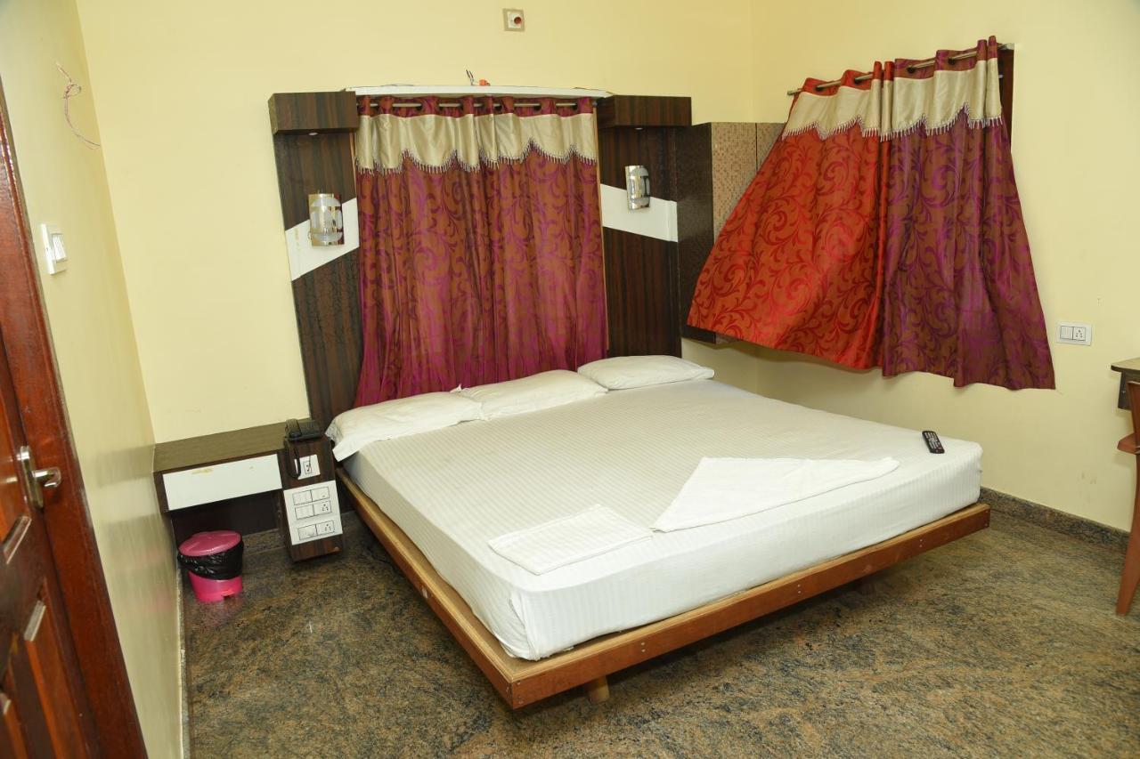 Thiruchendur Stayz Vairavel Residency Tiruchchendūr エクステリア 写真