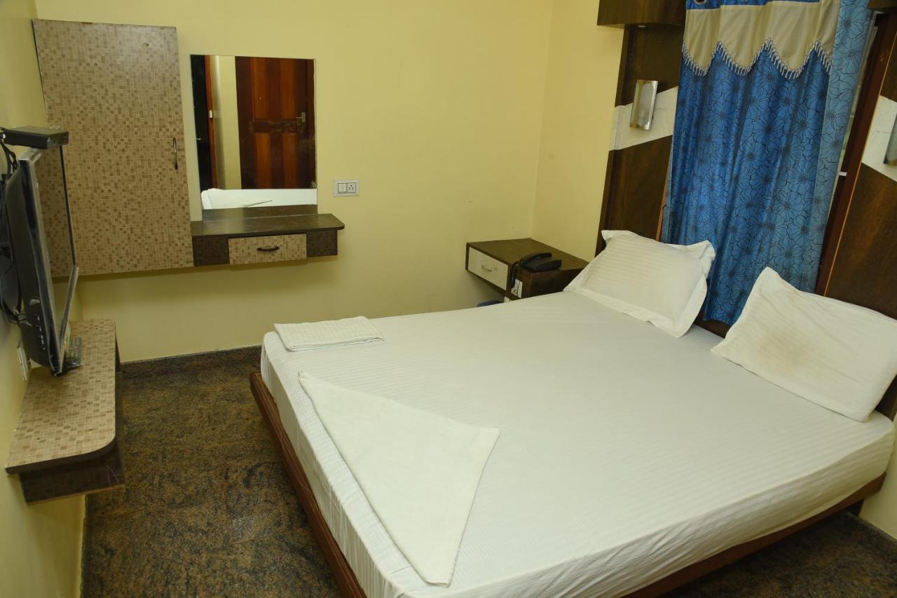 Thiruchendur Stayz Vairavel Residency Tiruchchendūr エクステリア 写真